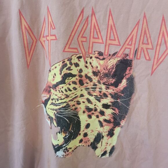 Def Leppard Graphic Band T-Shirt Size Medium - Picture 2 of 4